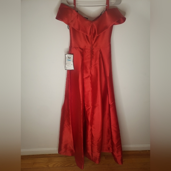 Dress - Picture 5 of 6